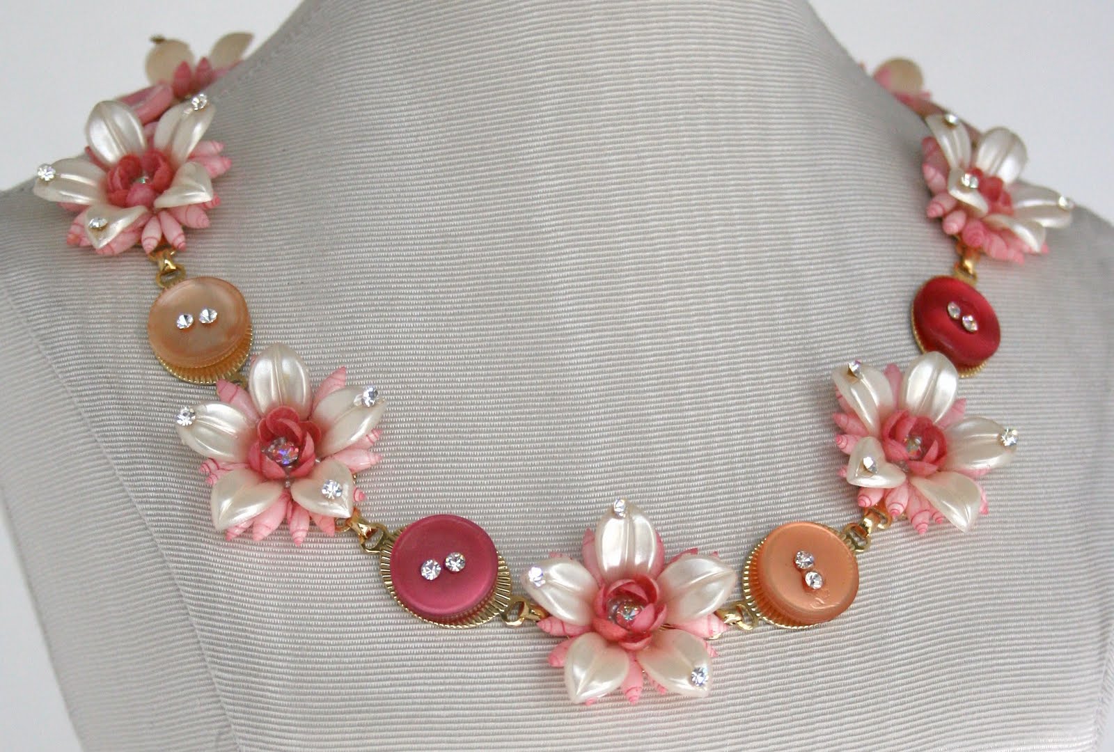 vintage shell necklace