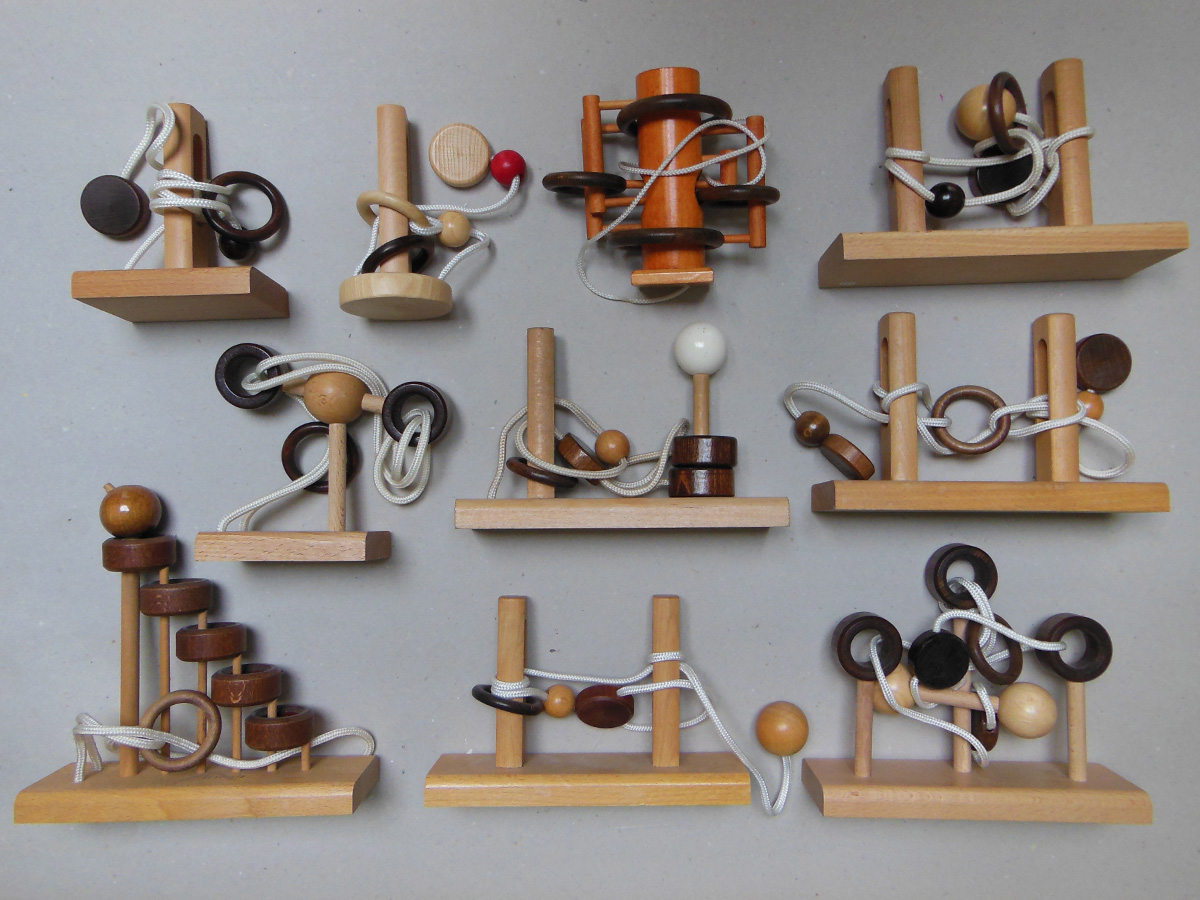 1002 Puzzles Disentanglement puzzles