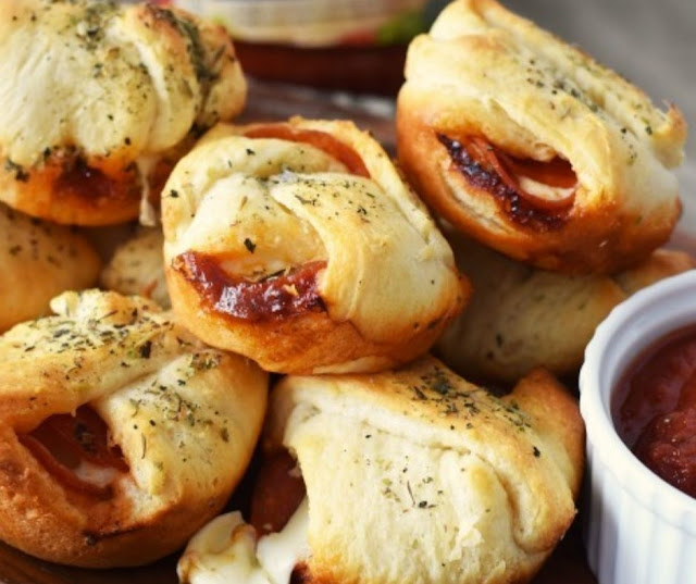 PEPPERONI CHEESE PIZZA BOMBS