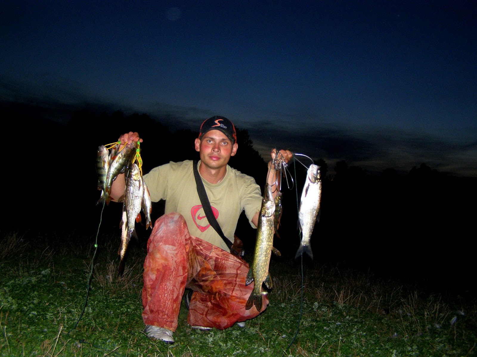 На рыбалку цифра 3. Рыжевка рыбалка. Фото осеннего сплава рыбалка. Клуб Рыжевка. Новости Рыжевка.