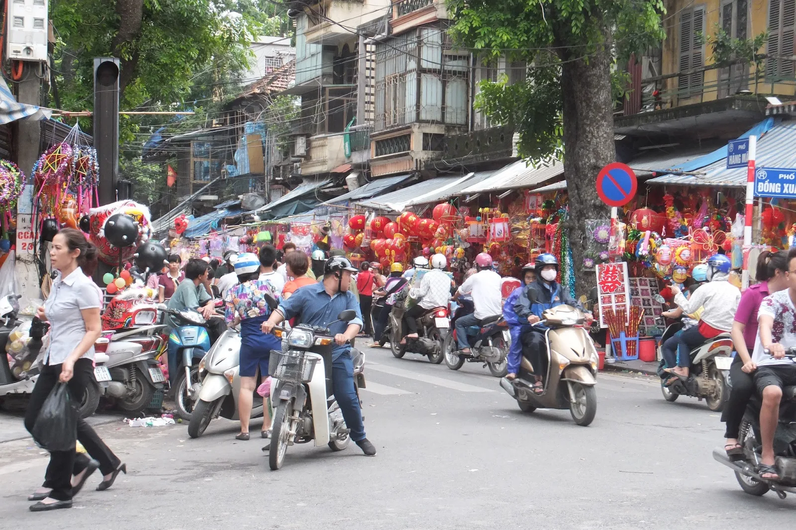 crossing-near-dongxuan-market ドンスンアン市場近くの交差点