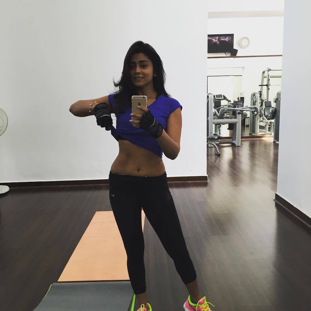 shriya_saran_new_gym_pics+%25281%2529.jp