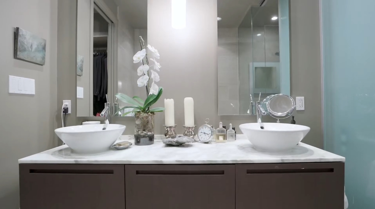 28 Photos vs. 1128 West Georgia Street #4901, Vancouver vs. Luxury Condo Interior Design Tour