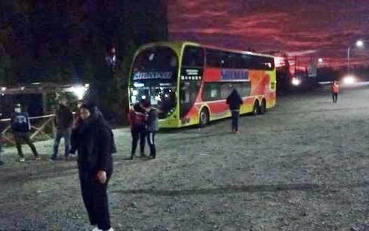 RETUVIERON A UN COLECTIVO CON 52 TRABAJADORES RURALES EN LA RUTA 22 Y 6 RETUVIERON A UN COLECTIVO CON 52 TRABAJADORES RURALES EN LA RUTA 22 Y 6