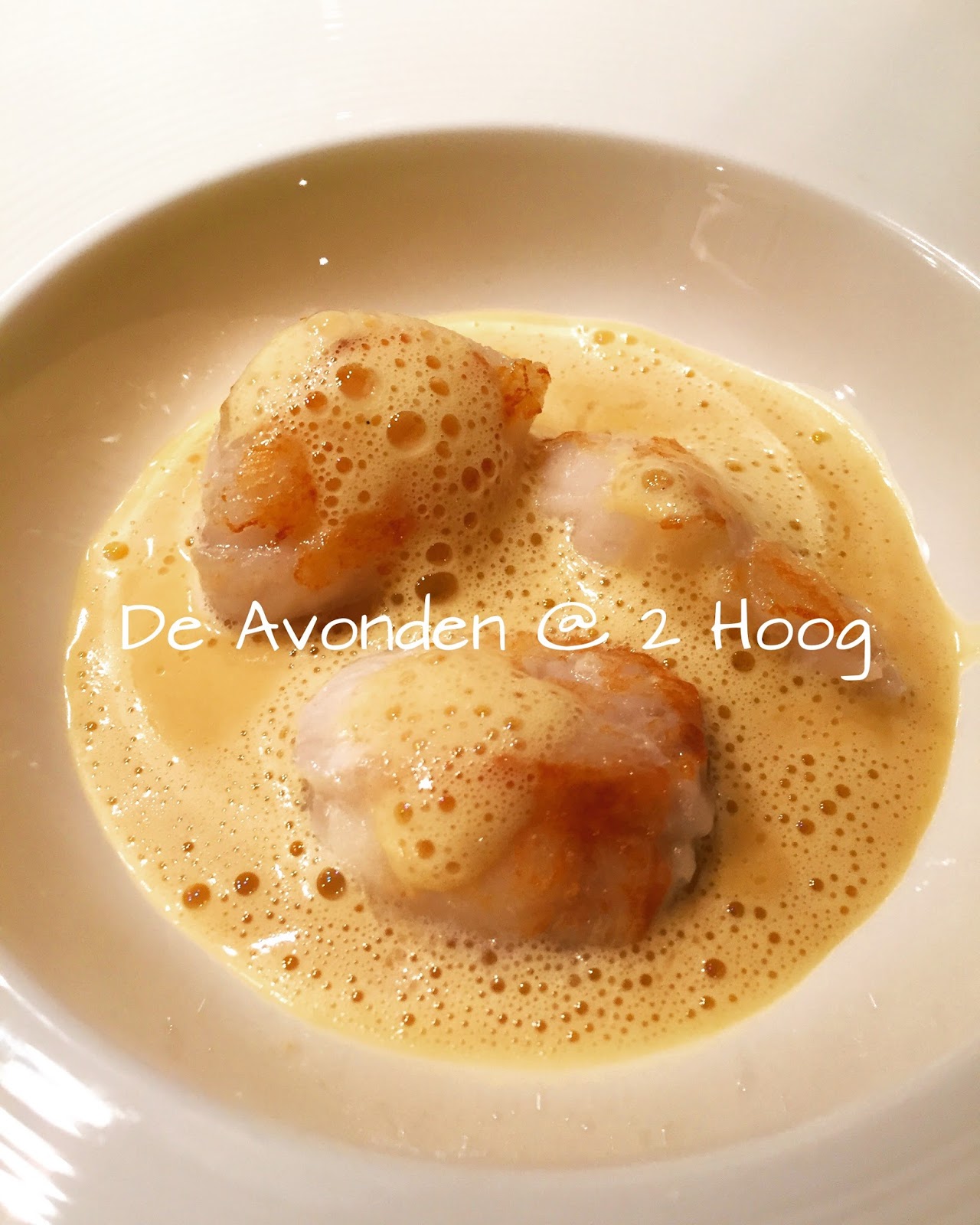 Het eten van romige spuiten
