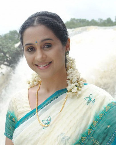 Actress Hot Photos Wallpapers Biography Filmography Tamil Actress Devayani Cute Saree Stills