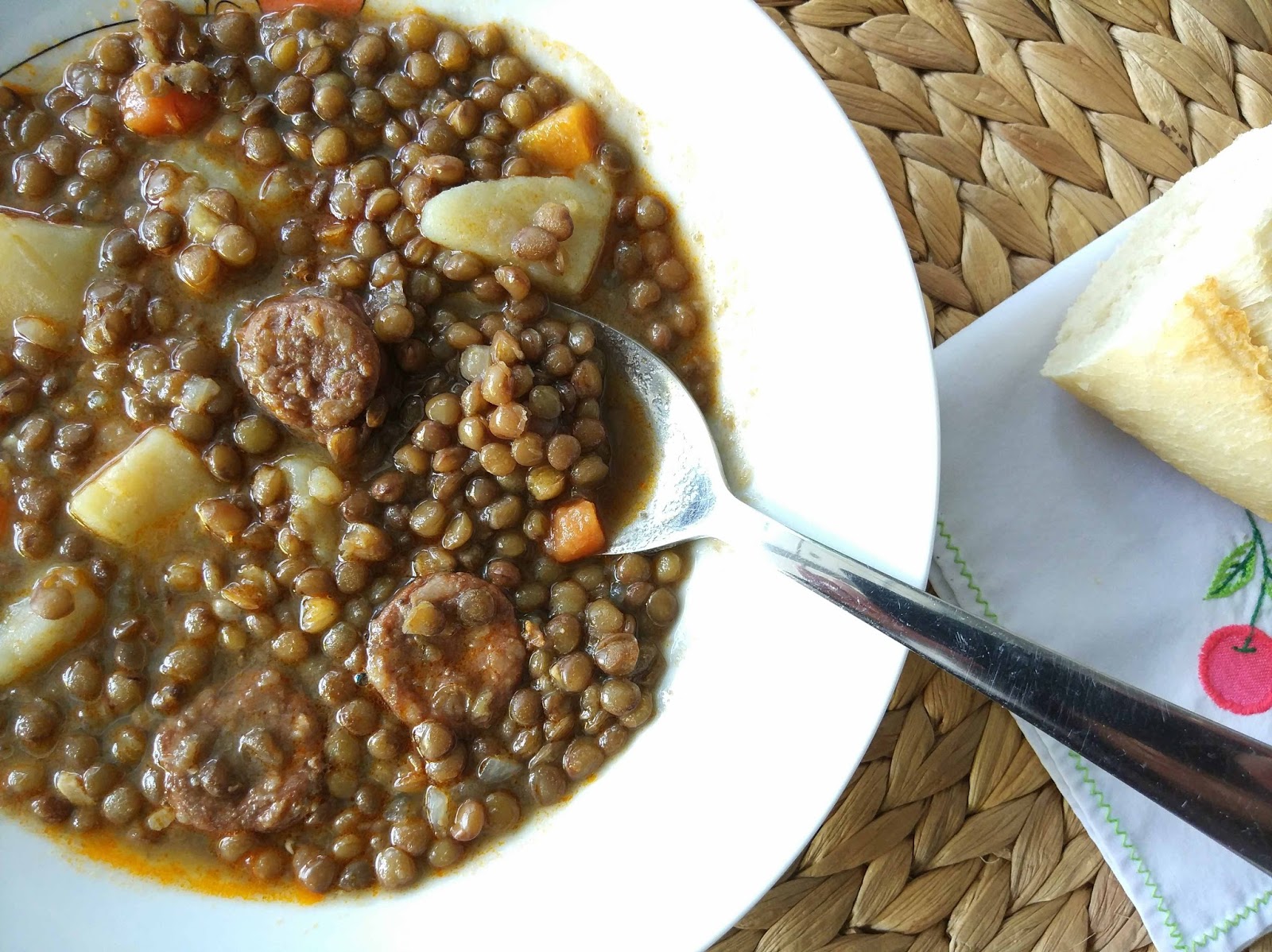 Unas calentitas lentejas con chorizo para este frío Unas calentitas lentejas con chorizo para este frío
