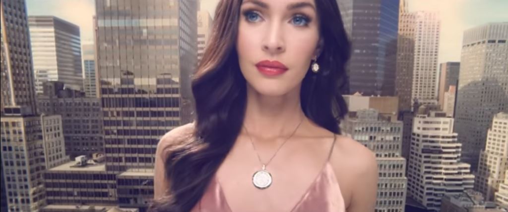 Modella Lotus pubblicità orologi con Megan Fox con Foto - Aprile 2017