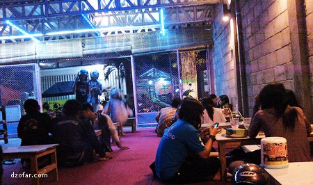 Istana Es malam hari