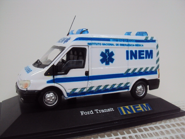 miniaturas à escala: FORD TRANSIT AMBULANCIA I.N.E.M. PORTUGAL 1.43