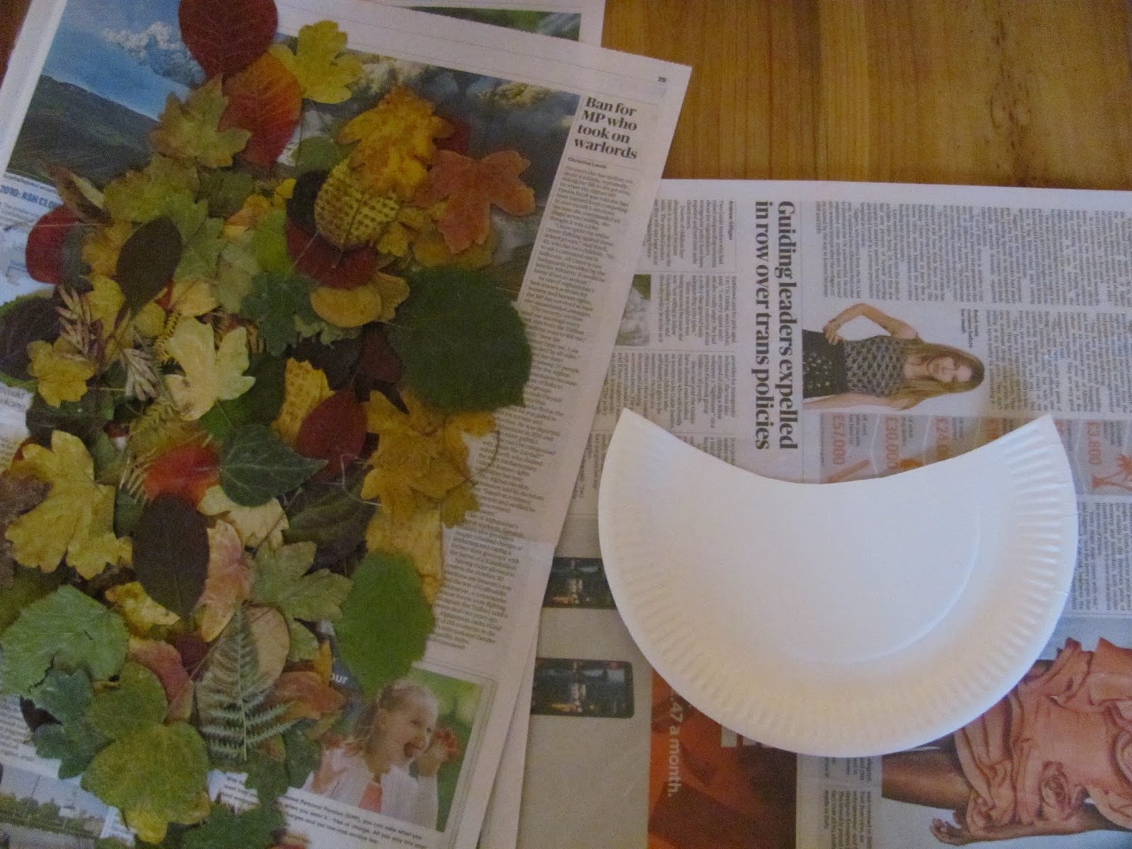 Jumble Tree Leaf art using paper plates