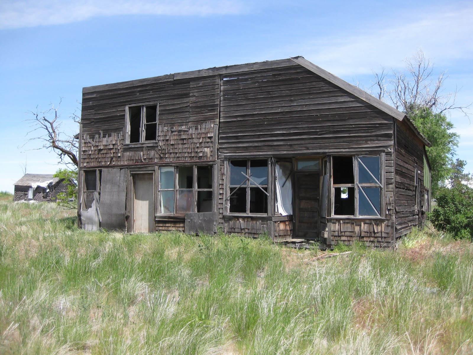 Northwest Motorcycle Rides and Oregon Rural Post Office Visits Rufus