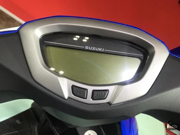 Suzuki SWISH 125. Skutik 125cc dengan Lampu LED