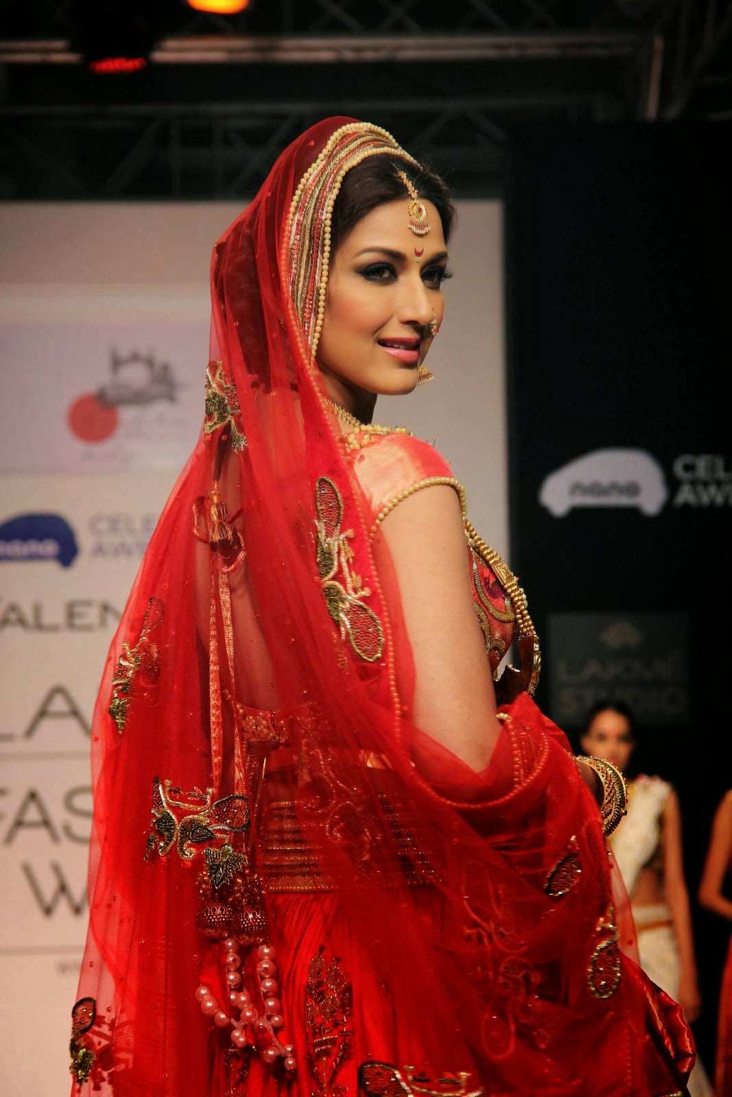 HD Wallpapers: Sonali Bendre HD Wallpapers