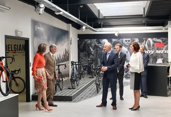 King Philippe of Belgium and Queen Mathilde of Belgium visited the Global Cycling Center ( Flanders’ Bike Valley). Queen wore Natan and Armani blouse