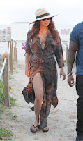 Priyanka Chopra on the beach Day 3 with friends in Miami Exclusive Pics 001.jpg Priyanka Chopra on the beach Day 3 with friends in Miami Exclusive Pics 001.jpg