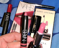Sephora birthday gifts NARS 2015 VS Marc Jacobs 2016 Kiss Bang lipstick beauty set review