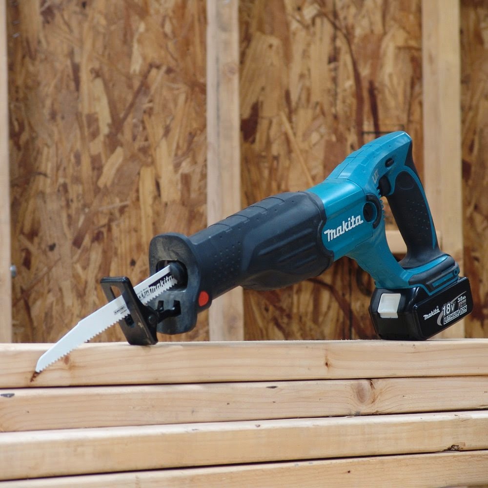 Makita BJR182Z 18-Volt LXT Lithium-Ion Cordless Reciprocating Saw, with D35 high torque motor for 50% faster cutting, up to 2900 strokes per minute