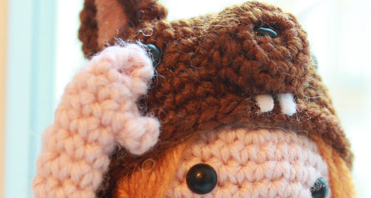 Free Amigurumi pattern how to crochet the hat of the Squirrel girl.