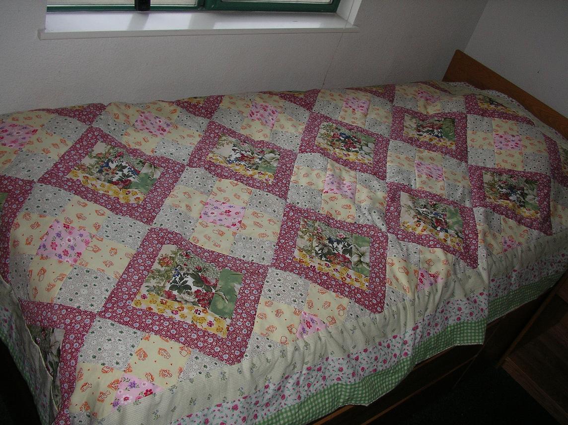 Покрывало лоскутное LX-802-26. Одеяло Наташа. Покрывало лоскутное шитьё на диван зелёный и бежевый цвет. Для чего нужны покрывала