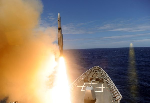The+guided-missile+destroyer+USS+Chafee+%2528DDG+90%2529+fires+a+Standard+Missile+2+from+the+forward+missile+deck+during+a+Rim+of+the+Pacific+%2528RIMPAC%2529+2012+exercise+%25283%2529.jpg