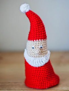 http://www.loopsan.com/crochet/santa-and-his-mini-elfus-free-pattern/
