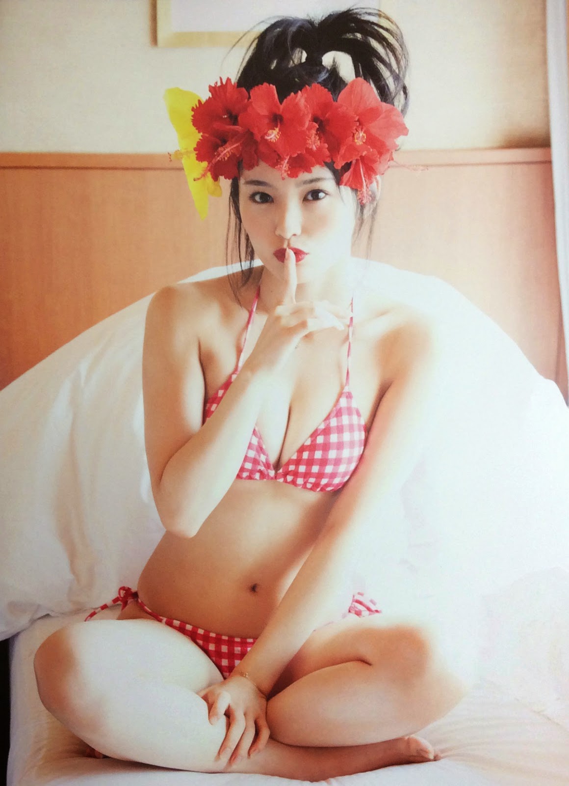 Nao Kanzaki and a few friends: Haruka Ayase: "Heroine" photobook scans #1