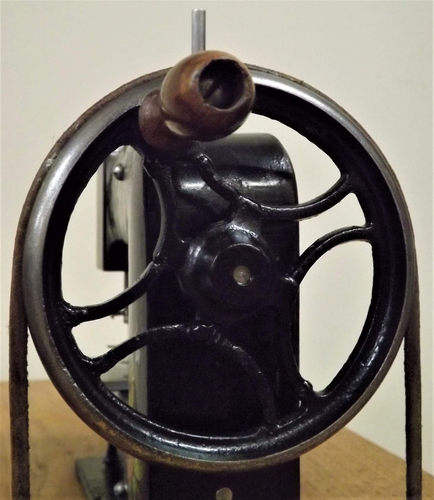 ANTIQUE and VINTAGE SEWING MACHINES WANTING a NEW HOME!! CHILD'S TOY