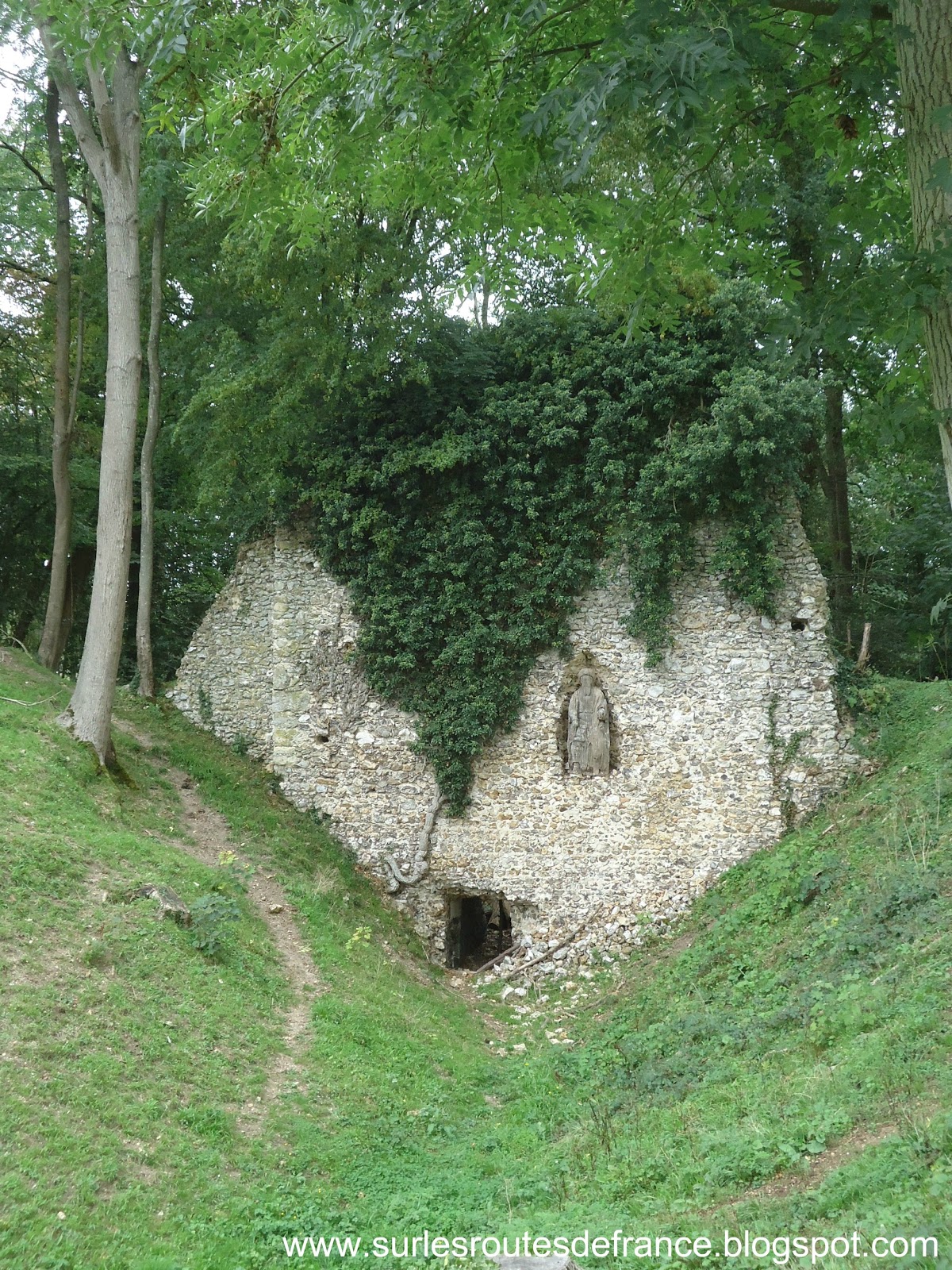 SUR LES ROUTES DE FRANCE... 27 Avrilly Motte Castrale et Château