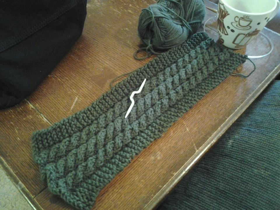 Without a Net! 3 Cables Knit Neck Warmer FREE PATTERN Without a Net! 3 Cables Knit Neck Warmer FREE PATTERN