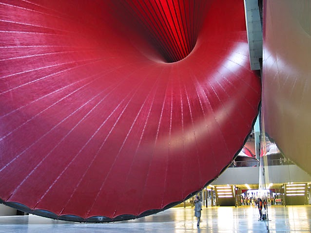 MY MAGICAL ATTIC: ANISH KAPOOR: THE ARTIST IN THE ECHO CHAMBER OF HISTORY