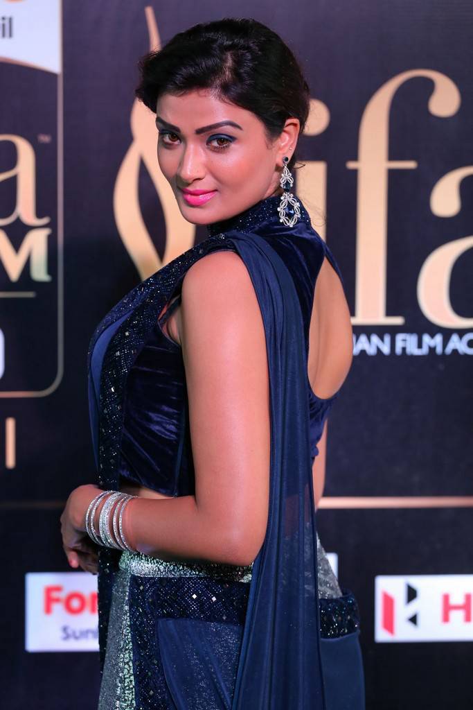 Indian Model Ishita Vyas At IIFA Awards 2017 In Blue Dress