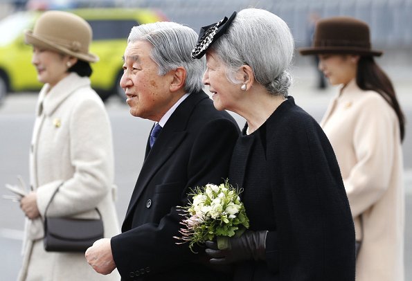 Emperor-Akihito-and-Empress-Michiko-4.jpg