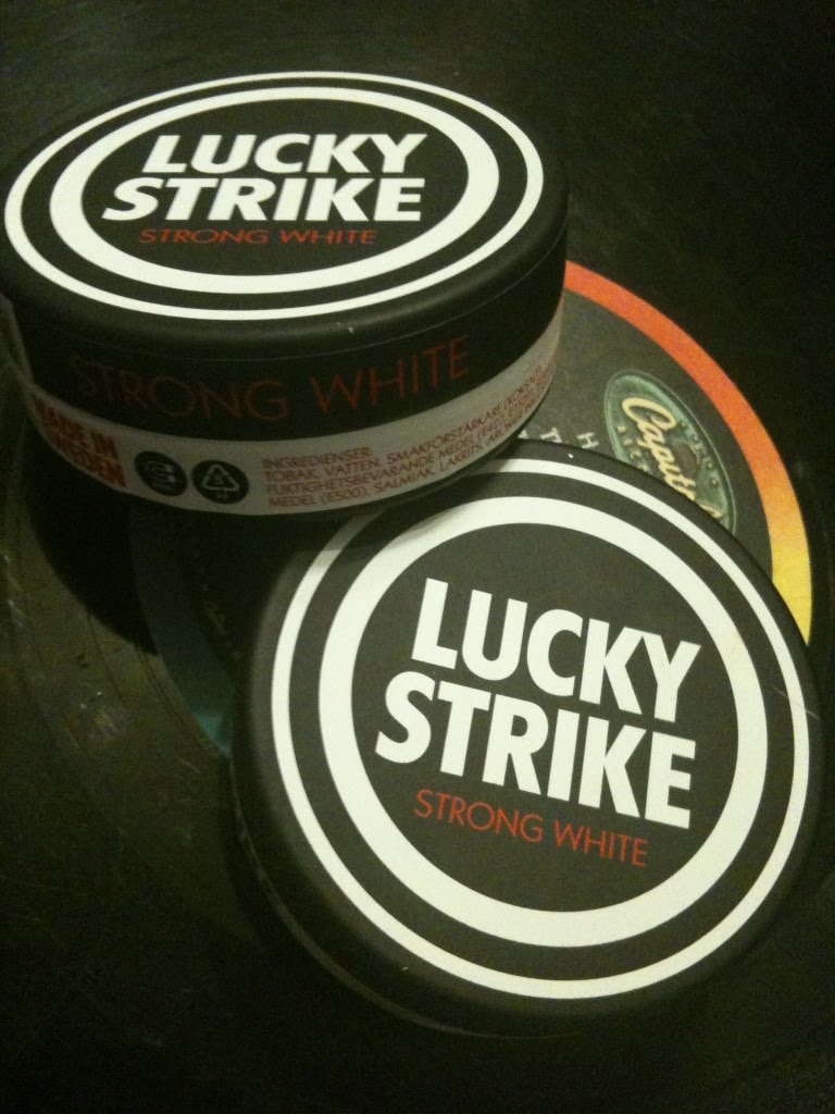 Скачай лаки страйки. Сигареты лаки страйк Surf. Лаки страйк сигареты Вьетнам. Lucky Strike снюс. Сигареты Lucky Strike серф.