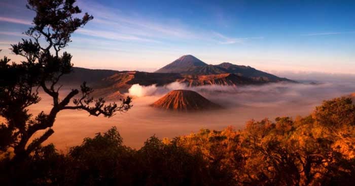 10 GUNUNG TERINDAH PALING MENAKJUBKAN DI DUNIA Reygian 10 GUNUNG TERINDAH PALING MENAKJUBKAN DI DUNIA Reygian