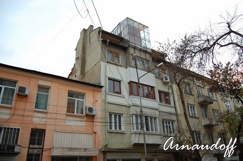 Стара сграда във Варна, с интересен мезонет