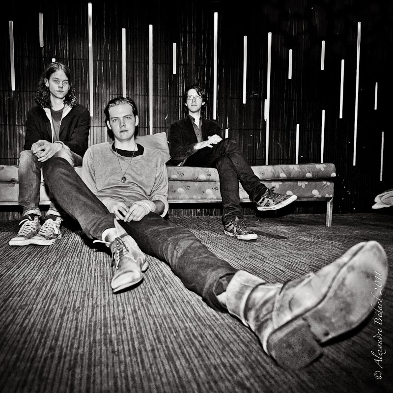 Moon run. обложка cain run the moon. Half moon певец кантри. Half me группа.