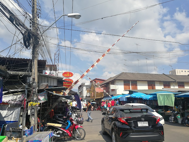 BAGAIMANA HENDAK PERGI KE MAEKLONG RAILWAY MARKET DARI BANGKOK BAGAIMANA HENDAK PERGI KE MAEKLONG RAILWAY MARKET DARI BANGKOK