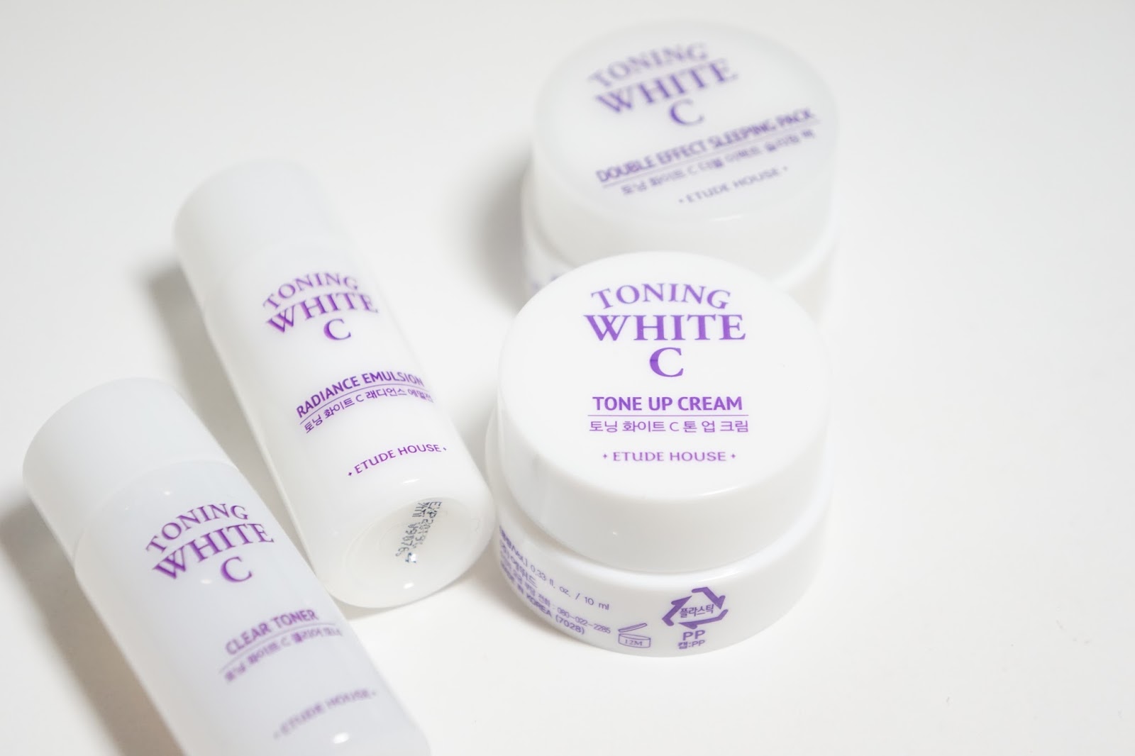 Hillda mela scaling double white toning cream. Phymongshe корейская. Toning white. крем осветляющий с ниацинамидом корея. Skin active essence.