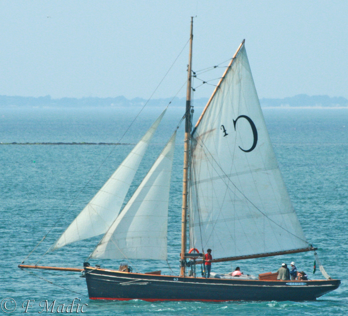 Voilier à un mât (voile aurique ou carrée) CARIAD