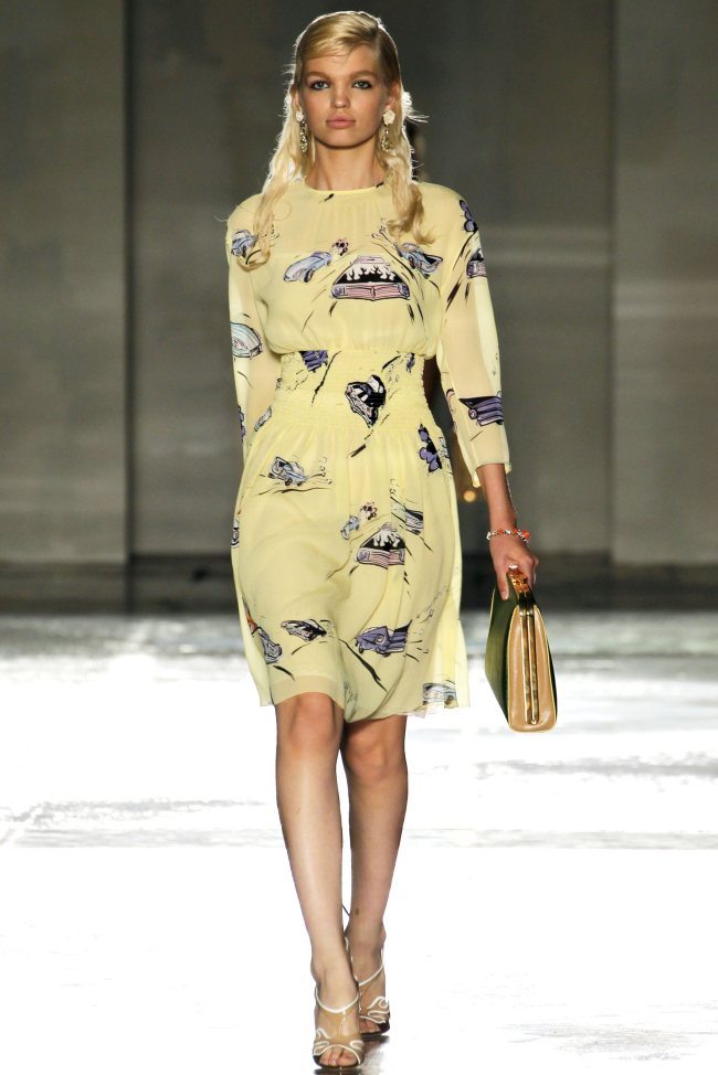 Lightness of Look : Prada Spring 2012/ Milan Fashion Week