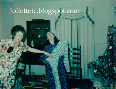 Wendy and Mary Jollette Christmas 1973 https://jollettetc.blogspot.com