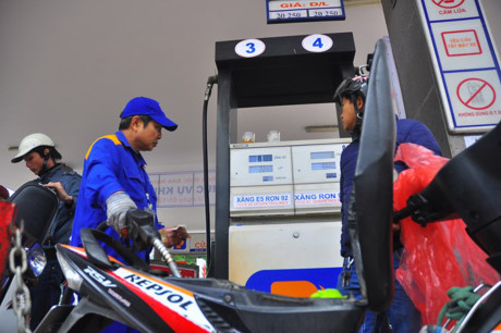 Giá xăng hôm nay sẽ giảm 300 đồng/lít? - Ảnh 1 Gia xang hom nay se giam 300 dong/lit? - Anh 1