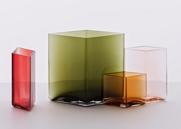 Modern glass vases pimp the Interior on