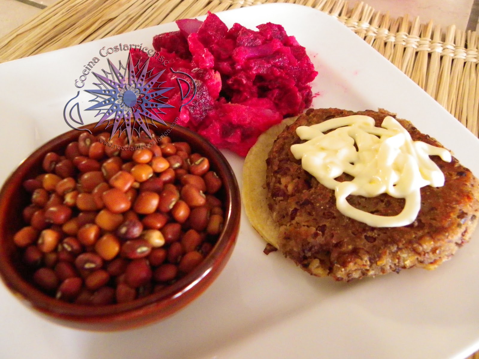 Cocina Costarricense torta frijol de palo