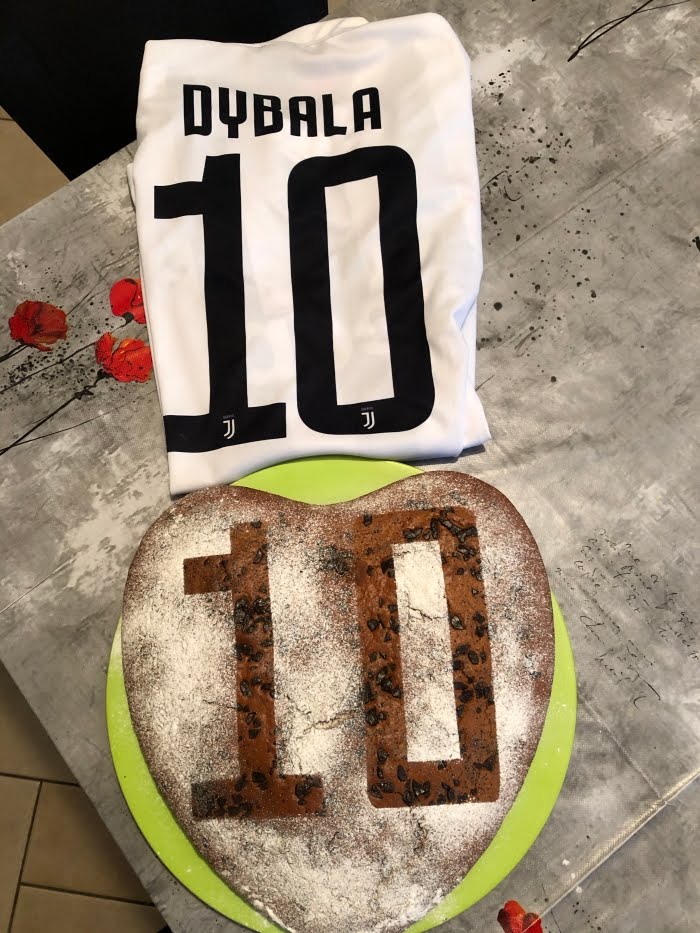 PANETTONE CIOCCOLATO E CILIEGIE DEDICATO A PAULO DYBALA