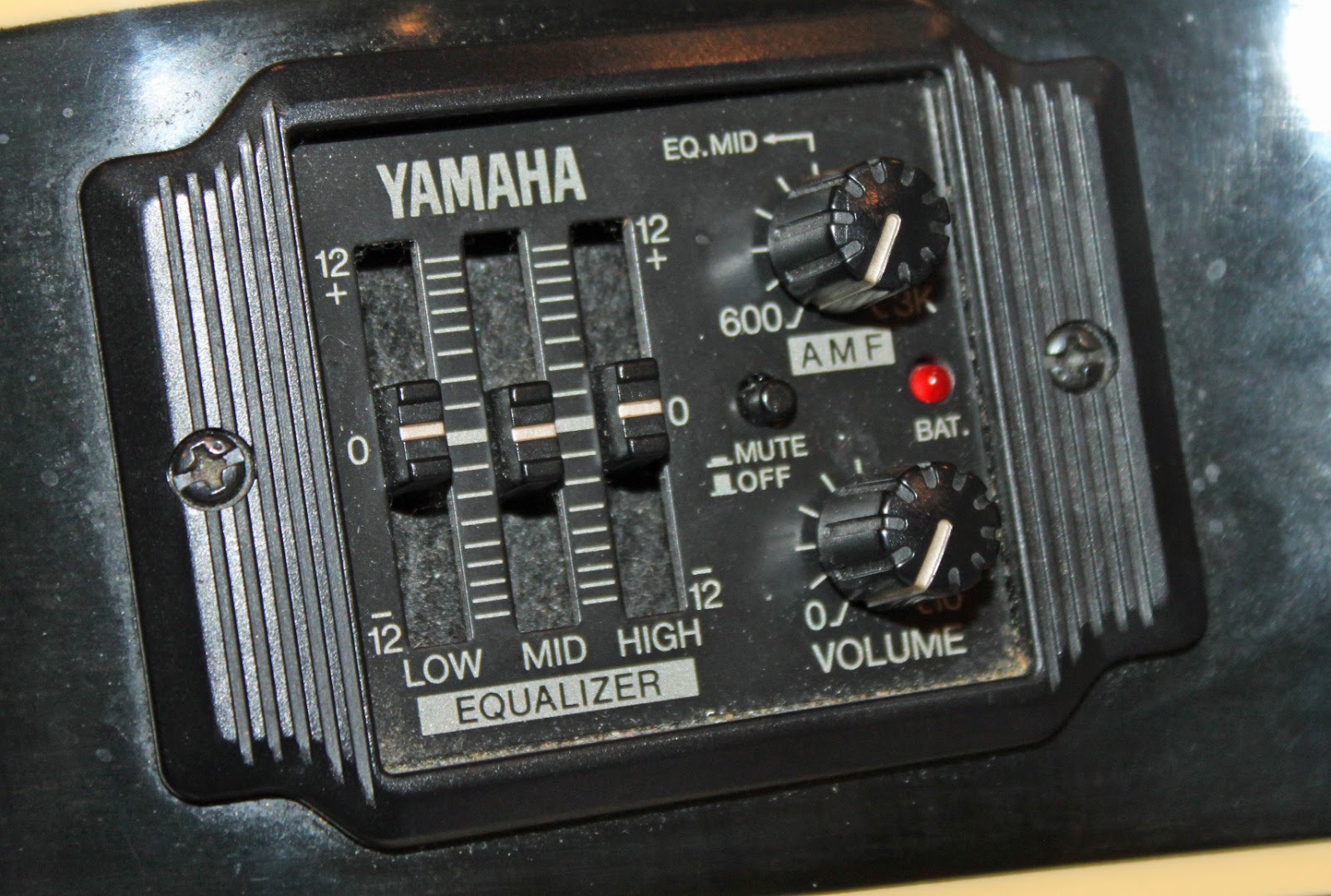 Classic Guitar Experience Yamaha APX6A Accustic/Electric Guitar