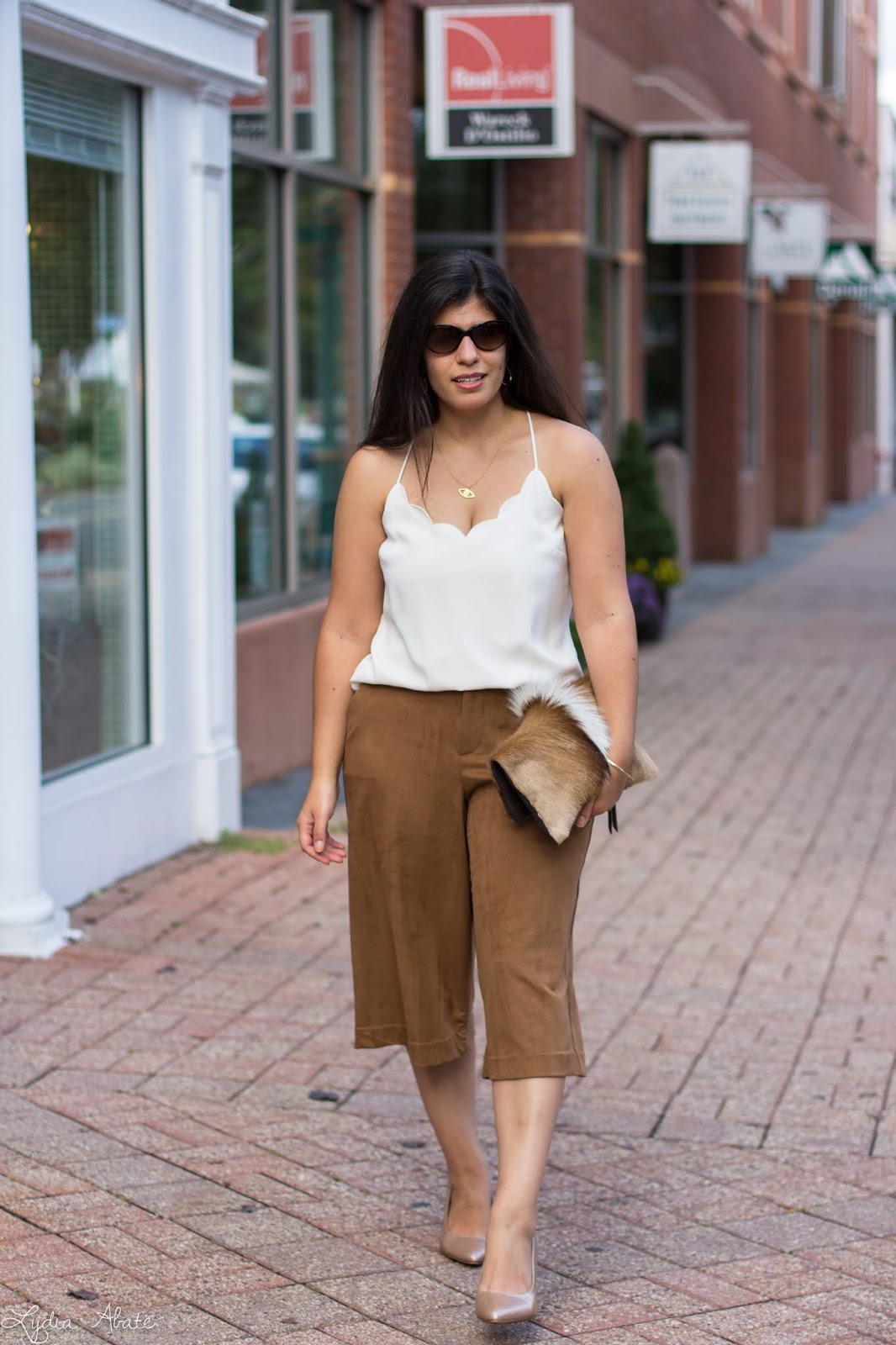What's in my Hobo bag - Chic on the Cheap  Connecticut based style blogger  on a budget, by Lydia Abate