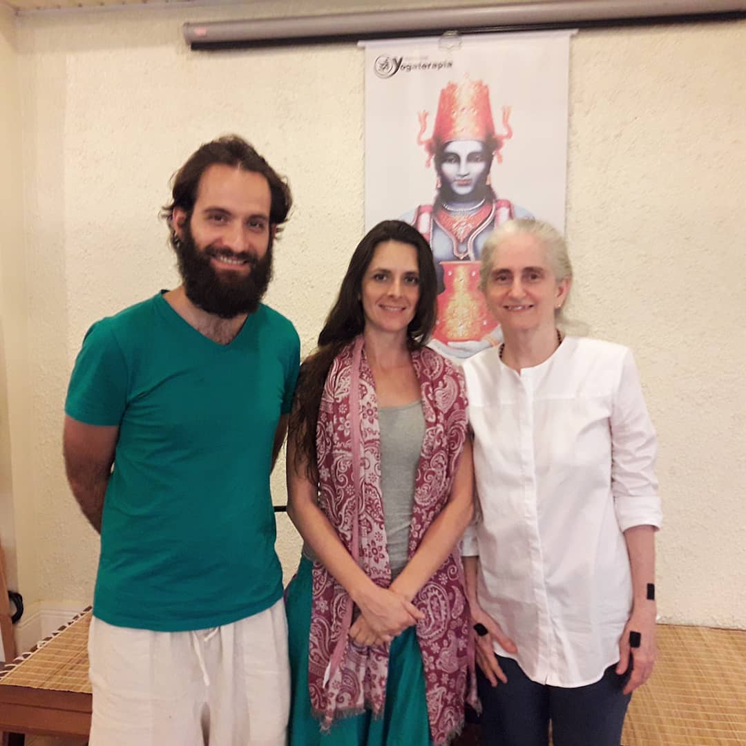 Pranava - Centro de Estudos de Yoga e Vedanta : Vedanta com a grande mestra:  Glória Arieira