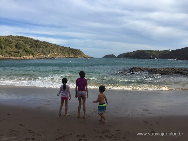 Criançada curtindo a praia do Forno, em Búzios Criançada curtindo a praia do Forno, em Búzios